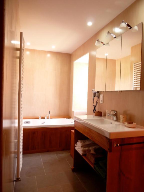 Chambres D'Hotes Du Hameau Les Brunes Bozouls Room photo